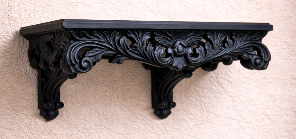 Skreytt barokk vegghilla – Filigree